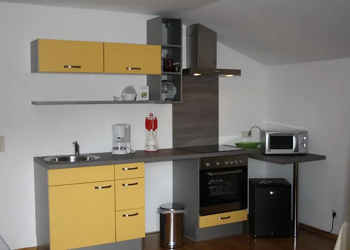 Haus Falkenstein Отель Инцелль